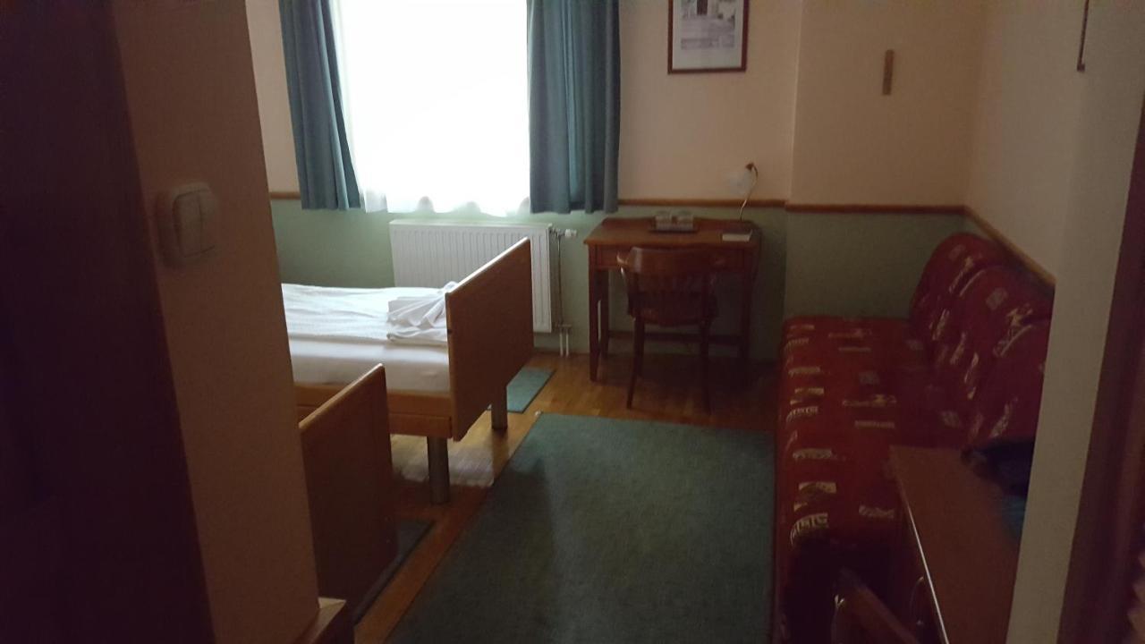 Bed and Breakfast Laetitia Panzió Kaposvár Exterior foto