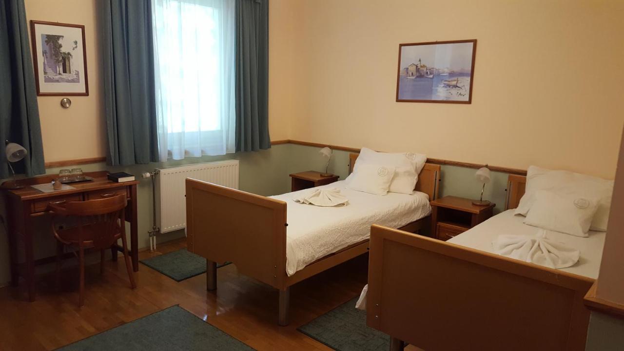 Bed and Breakfast Laetitia Panzió Kaposvár Exterior foto