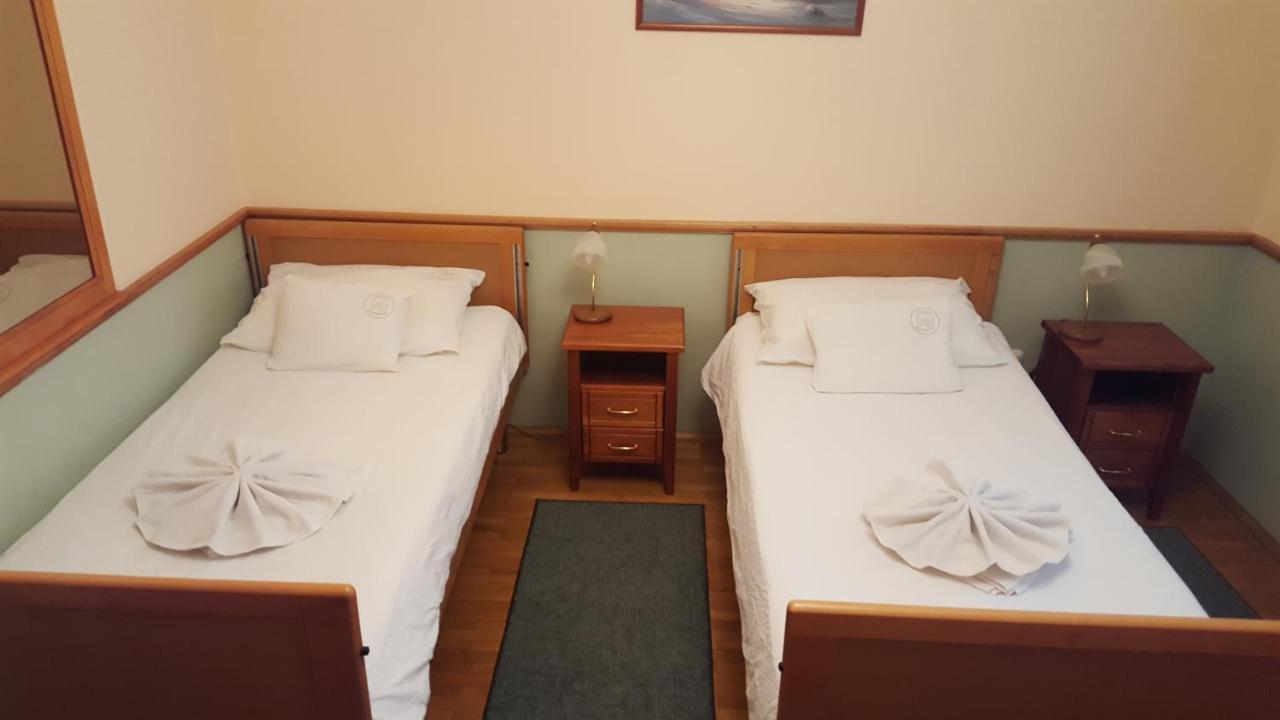 Bed and Breakfast Laetitia Panzió Kaposvár Exterior foto