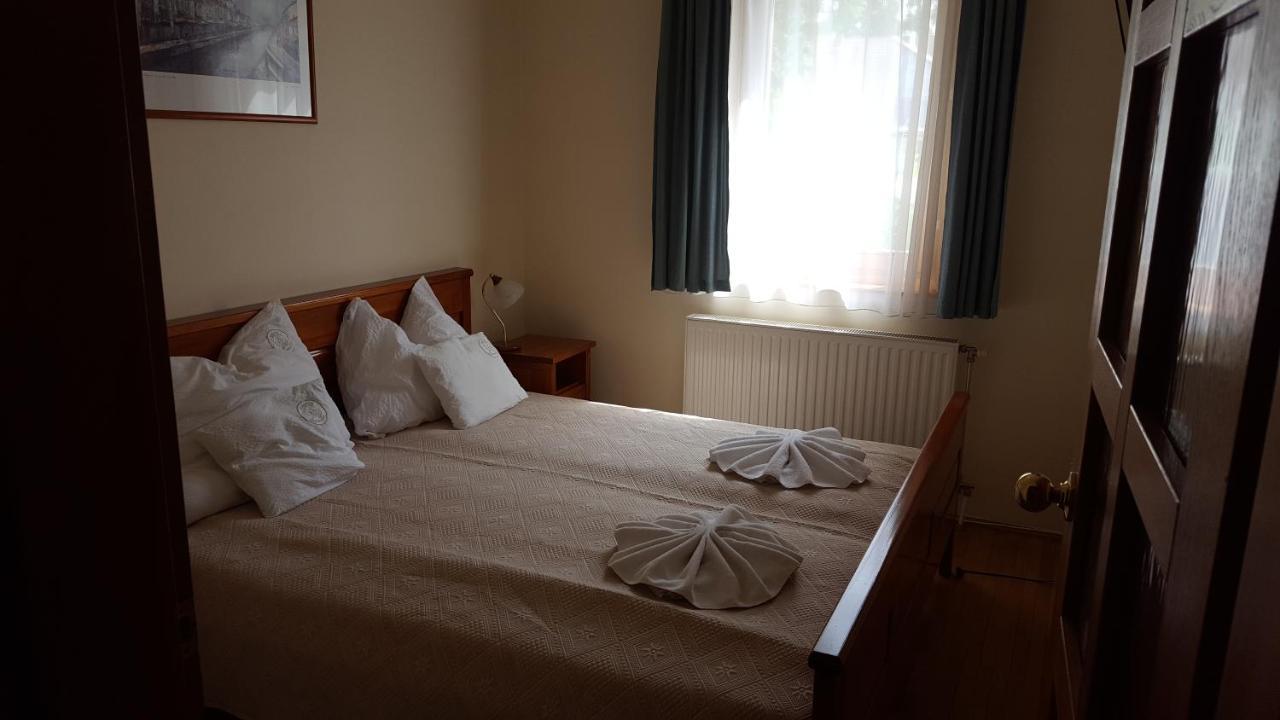 Bed and Breakfast Laetitia Panzió Kaposvár Exterior foto