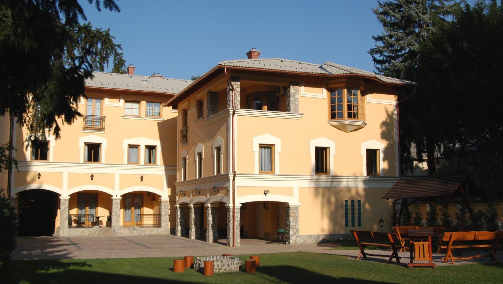 Bed and Breakfast Laetitia Panzió Kaposvár Exterior foto