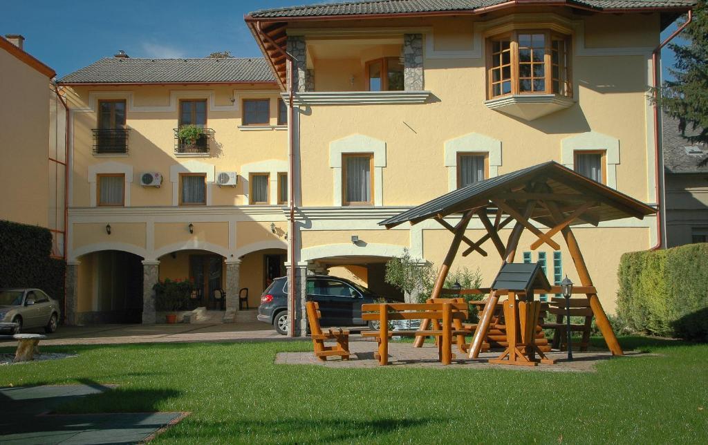 Bed and Breakfast Laetitia Panzió Kaposvár Exterior foto